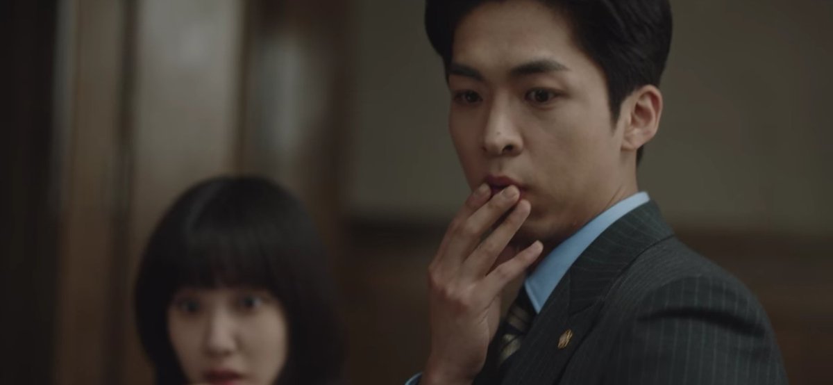 kdramatreats's tweet photo. I find this duo entertaining, their reactions are wow 😆💛 #ExtraordinaryAttorneyWoo #ExtraordinaryAttorneyWooEp2 https://t.co/w8fNkylJMm