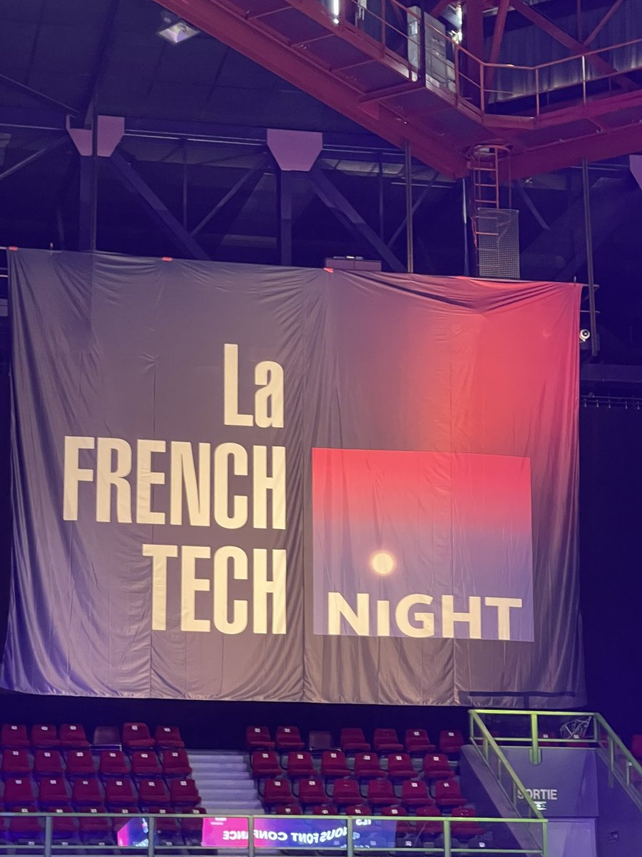 jeromeleleu's tweet photo. C’est parti pour la 1ère edition de la #frenchtechnight avec l’écosystème innovant de la @FrenchTechBdx 🚀 L’équipe de @SimforHealth accueille les 500 visiteurs jusqu’à 20h avant de participer au dîner de gala avec une table dédiée à la #Esanté ! Bravo à l’équipe #Frenchtech 👏 https://t.co/hseqERwtPK
