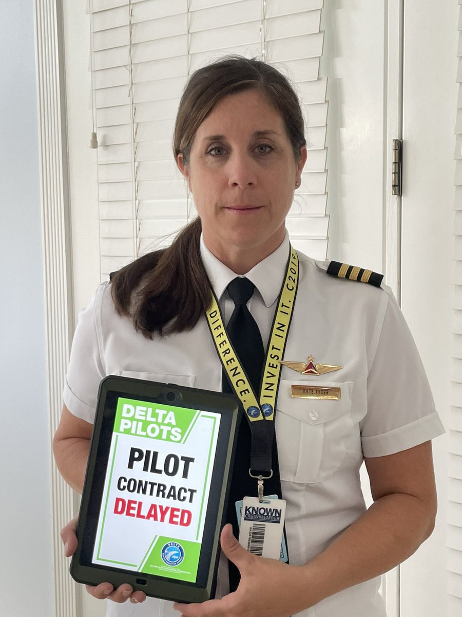 PaulDRyder's tweet photo. The @Delta_Pilots are working under a contract signed 6 years ago. They deserve a #ContractNow and @UnitedPilots, who are also fighting for a fair contract, support their efforts. #ALPA #Unity at our house #LaborRights is a family event @KateRyd98812764 👩‍✈️👨‍✈️ https://t.co/wBVaJhEpo6