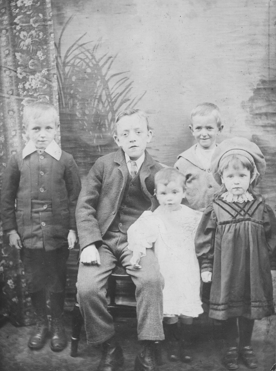 UKPhotoArchive's tweet photo. What a lovely little family these five brothers and sisters are. Taken by a Bolton photographer around the turn of the last century, I hope the boys survived The First World War. #foundphoto #bolton https://t.co/uSkjmXILwN