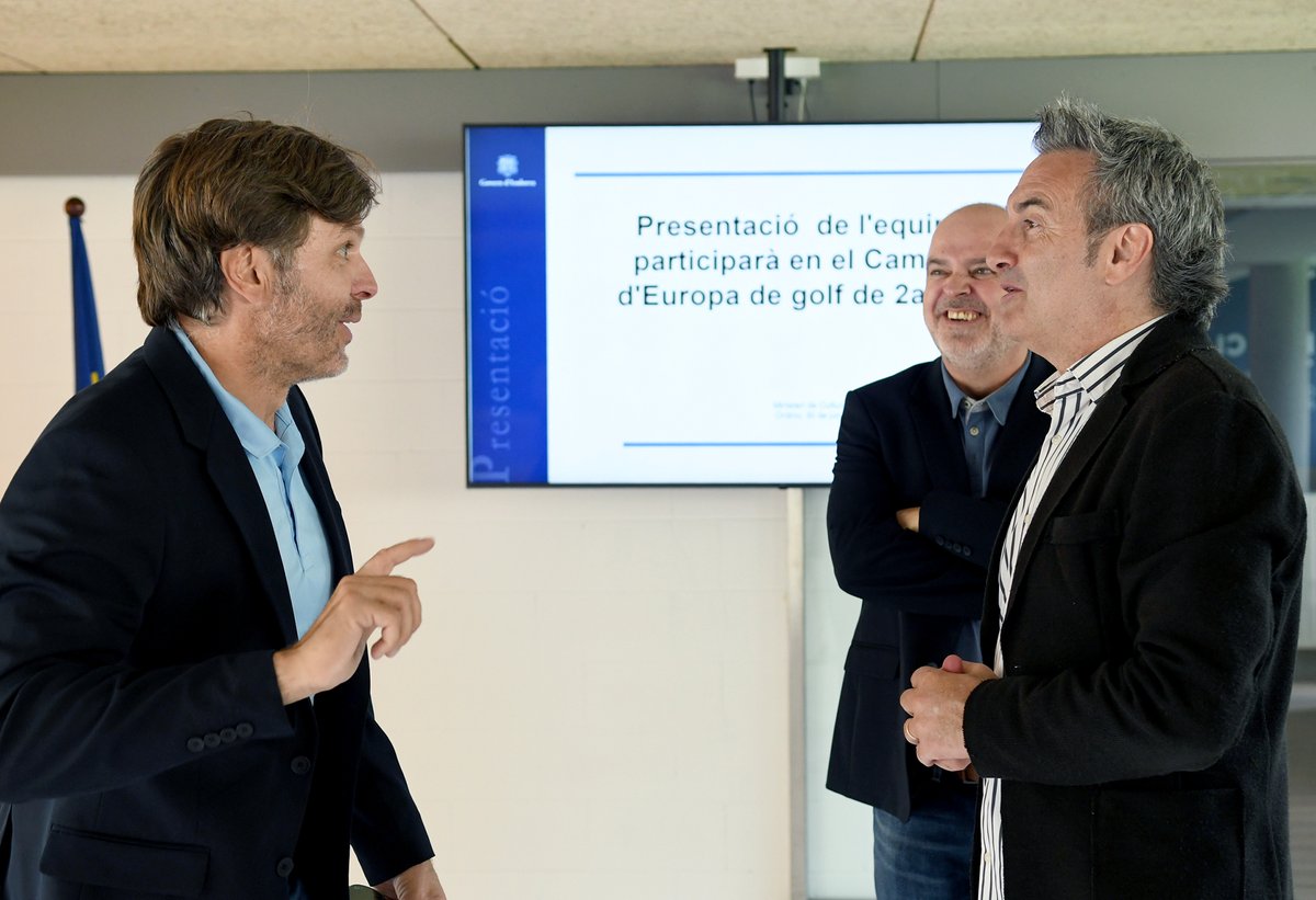 GovernAndorra's tweet photo. 🏌️⛳️ El secretari d'Estat d'Esports, @justoruiz118, ha rebut aquest dijous a la tarda a l'equip andorrà que participarà en el campionat d'Europa de golf de 2a Divisió. La competició se celebra a Bulgària del 3 al 10 de juliol.

Molta sort i encerts! #GovernAndorra #Esports https://t.co/6XxMVbTQsa