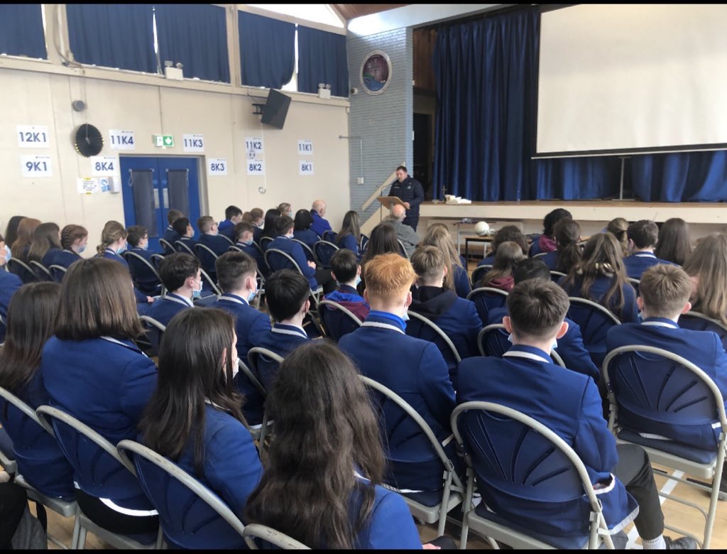 GaeilgeStKevins's tweet photo. Yr. 10 achieved their Cúpla Focal Fáinne. These were presented by @fermanaghgaa Chairman Brian Armitage and Irish County Officer; @ccmaguire01. It’s a cause of pride that many of them are continuing onto GCSE Irish.
 
#ColáisteNaomhCaoimhín #FearManach #AnGhaeilge @StKevinCollege https://t.co/dsSeyzT8A3