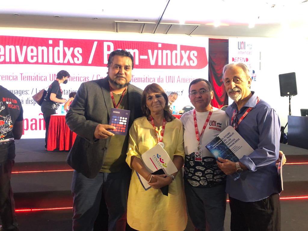 Nuestro presidente Claudio Sagardías junto a <a href="/LuisMesina1/">Luis Mesina</a> <a href="/gloflowers/">gloria flores</a> y Sergio Pérez de <a href="/SindWalmart/">Sindicatos Walmart</a> en la conferencia regional de <a href="/uniamericas/">UNI Américas</a> representando a Chile y exponiendo sobre el esperanzador proceso de transformación social en nuestro país #YoTrabajoYoApruebo