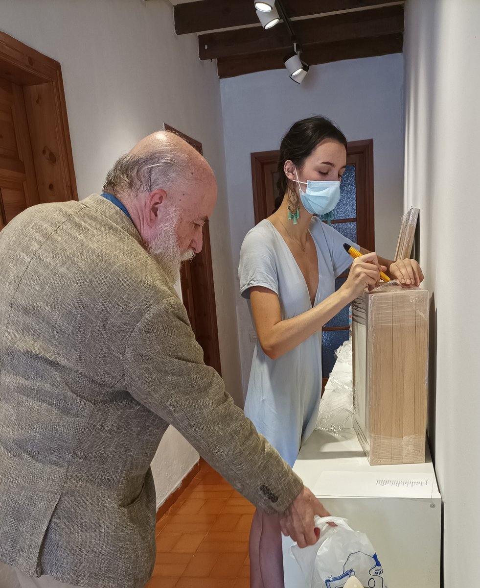 Canals_Galeria's tweet photo. Ara mateix Sergi Barnils, signant tota l'obra de la mostra que inaugurem demà dia 1 de juliol de 2022, dedicada a Gabriel Ferrater.
 #catalunya, #artistes #europe @nuvol¬_com  #galeries #AgendaArt #compraart @CatorzeCat #cultura #actualidad #laculturaacasa #culturasct  #gacc https://t.co/sXql2A9Ll3