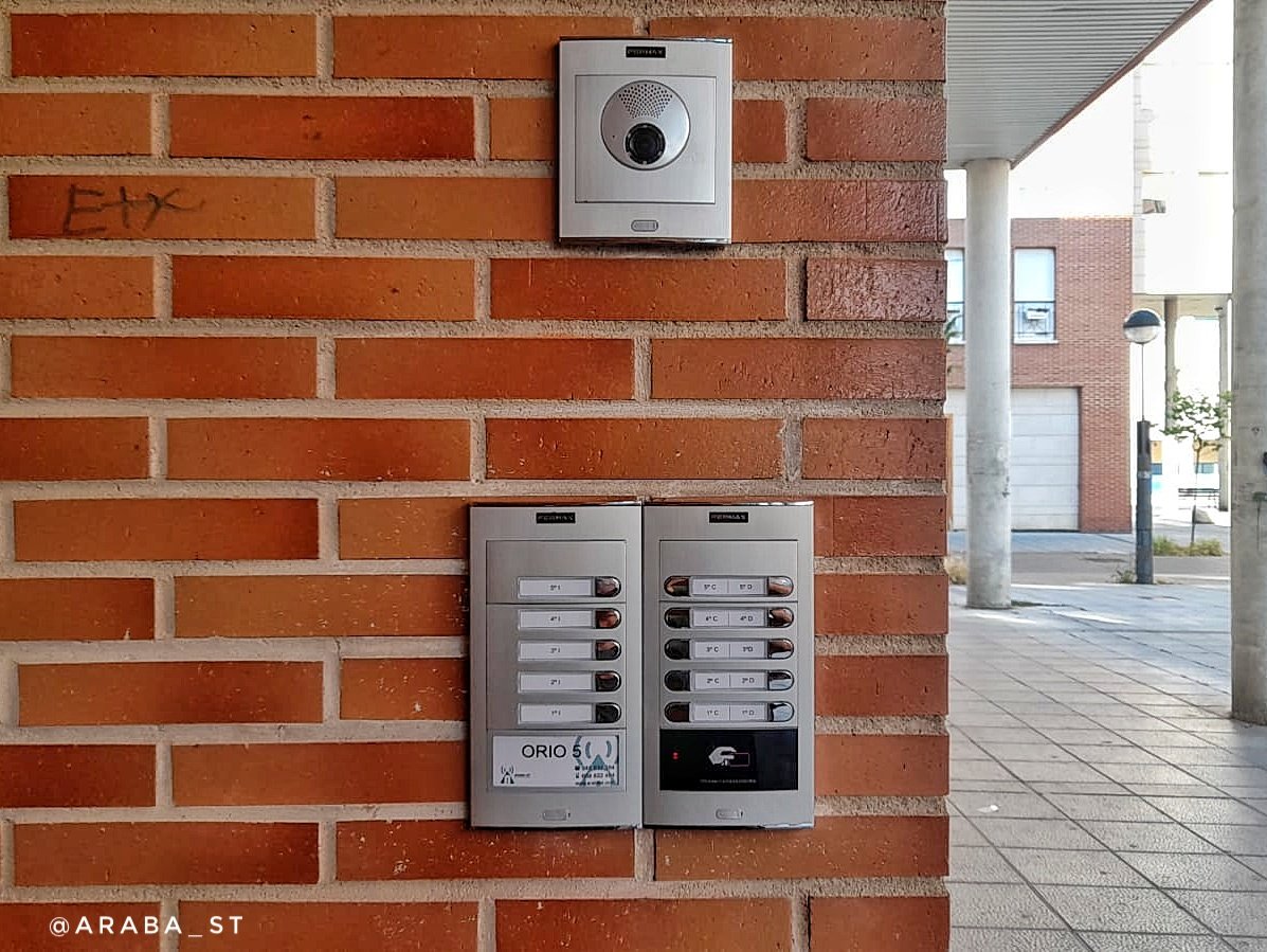 Araba_ST's tweet photo. ¡#EstrenaTuVideoportero! @fermax_spain

#Skyline #DuoxPlus #Veo #videoportero #FermaxProjects #VitoriaGasteiz #RFID #AbreConRFID https://t.co/5CAwLMyGno