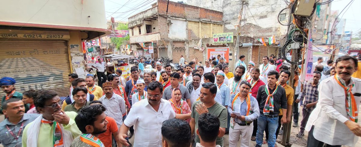 MLA_SATNA's tweet photo. आज वार्ड क्रमांक 41 में रहवासियों से भेंट की। बुजुर्गों व माताओं के आशिर्वाद और भाई व बहनों का आत्मिक स्नेह पाकर अभिभूत हूं I इस मौके पर सैकड़ों साथी उपस्थित रहे I
#परिवर्तन_की_लहर_चल_रही_है 
#सतना_शहर_सरकार_बदल_रही_है
#dabbu4development
#AICC #vote4dabbu #CongressMP https://t.co/xZzg0oWdhT