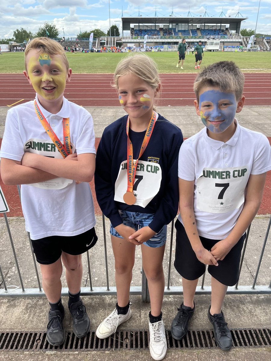 RichardsonLR_'s tweet photo. We’ve got team spirit! We are having a fantastic day at #DRETSummerCup so far! Smiles all round! https://t.co/h5KerIc7We