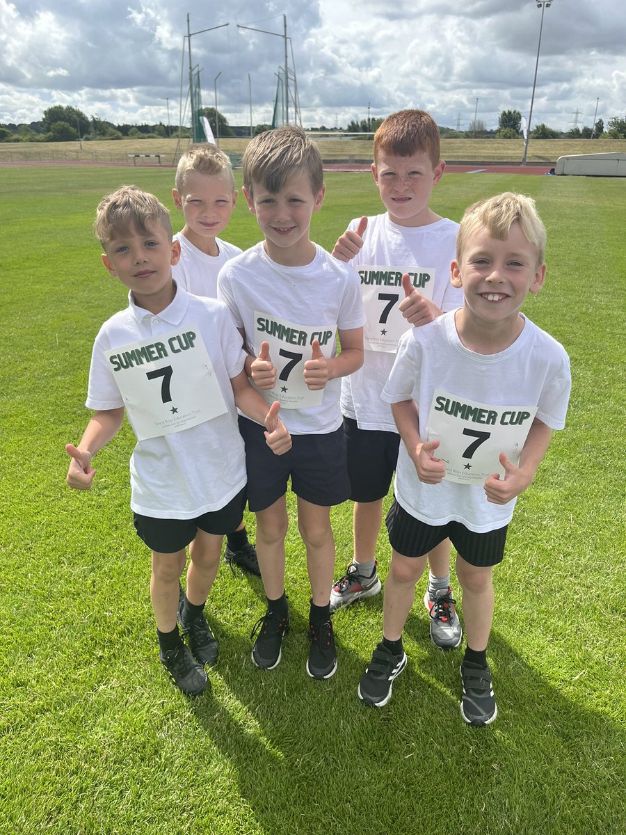 RichardsonLR_'s tweet photo. We’ve got team spirit! We are having a fantastic day at #DRETSummerCup so far! Smiles all round! https://t.co/h5KerIc7We