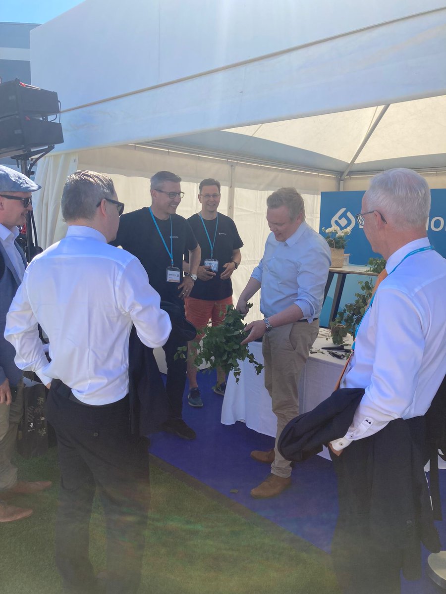 Arvovaltaisia vieraita osastollamme. Hyvä vihta syntyi ⁦<a href="/kurvisentwiit/">Antti Kurvinen</a>⁩ Kiitos käynnistä.