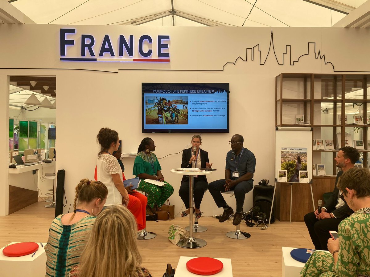 AFD_France's tweet image. "La #PépinièreUrbaine s’intègre dans la stratégie #VillesDurables de l’AFD. Cette stratégie repose sur 3 obj. :
1⃣ Améliorer la qualité de vie des citadins
2⃣ Promouvoir un #développementurbain durable
3⃣ Renforcer les acteurs locaux en charge de la ville." @AudreyGNaepels #WUF11