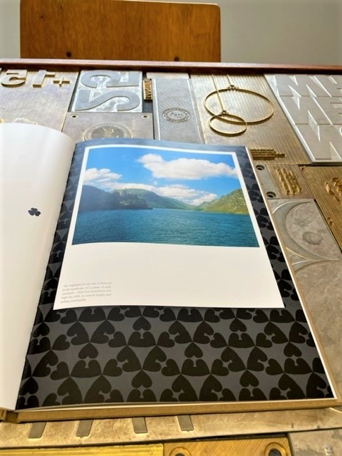 EmtonePrint's tweet photo. #tbthursday
All the way back to 2009 this week with a case bound Conference brochure for Sunseeker; a customer the group has continued to work with to this day.
#creativeprint #creativepapers #deboss #tipon #creativefinishing #casebound #ratchford #gfsmith #antalis https://t.co/KcivwkjkMi