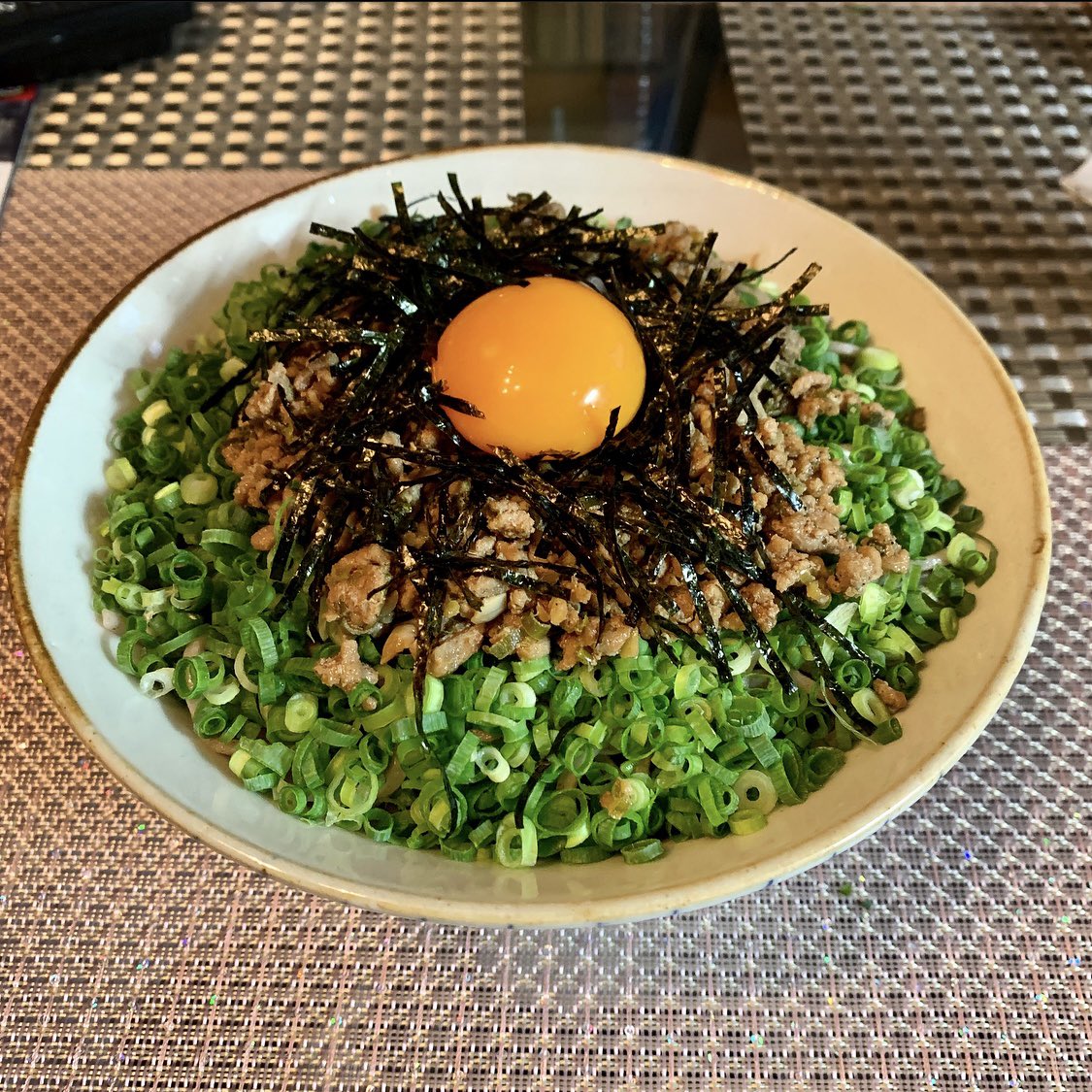MitsuruHayama's tweet photo. #料理男子 ！
最近…自炊欲が全く湧かずだったけど、久々に台所に立ってみた！
冷蔵庫にあった刻みネギと蕎麦を使った"ネギたっぷり濃厚まぜ蕎麦"！ごま油とニンニクが効いたひき肉のそぼろがいい仕事をしてます！味は…悪くない👍
#男子ごは�� #料理男子 のつもりw 
#actor #singer #model #love https://t.co/lgOS2Skq6j