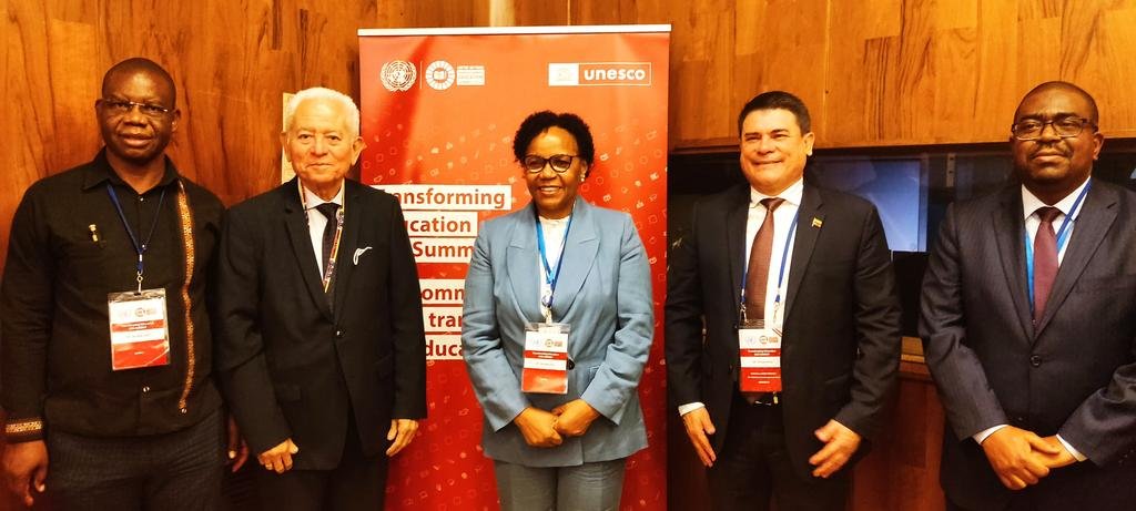 #30Jun | #Bilaterales Precumbre Mundial de la Unesco | Encuentro con la embajadora de Angola en Francia para el intercambio de visiones sobre la transformación de la educación en nuestras naciones @NicolasMaduro @_LaAvanzadora @WuikelmanAngelP @UNESCOQuito