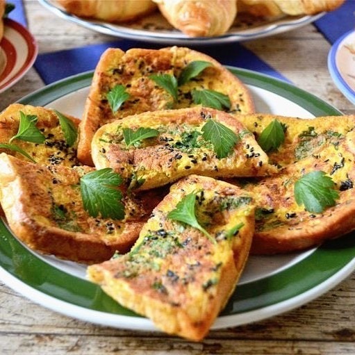 Choclette8's tweet photo. Quick and easy savoury brioche French toast with chilli, spices, parsley and sesame seeds. Perfect for breakfast, brunch or supper.
https://t.co/0kd3tOGc8p
#homemade #howtocook #foodstagram #tinandthyme #recipeontheblog #cookblogshare #scrumptiouskit… https://t.co/BogmBTvg9O https://t.co/mf6NtVzj7j