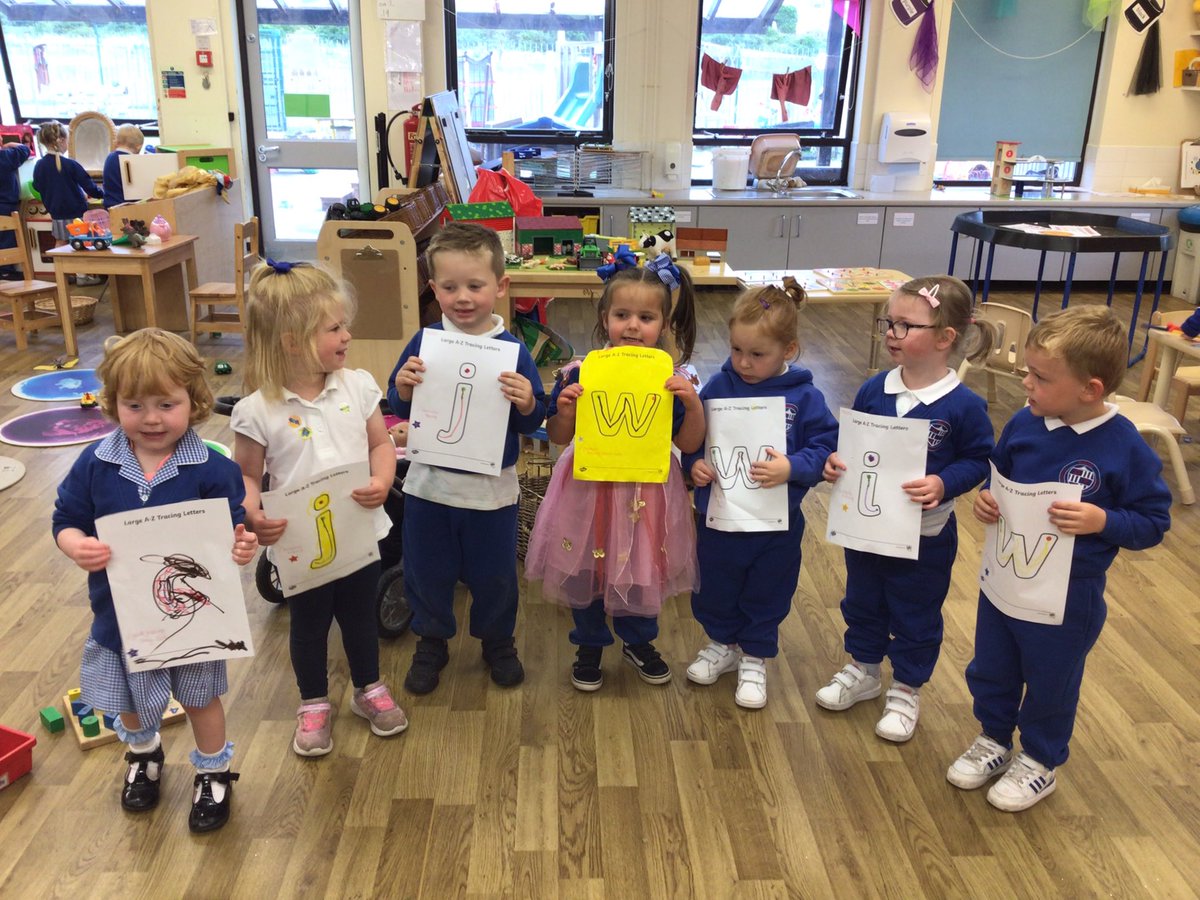 Look at our new starters at Dosbarth Dewi Sant. They have been in our mark making area today trying out writing ✏️ their sounds after only being shown once. #ambitiousanwens @DeightonPrimary <a href="/powell_dps/">Miss Gemma Powell</a> 🤩⭐️
