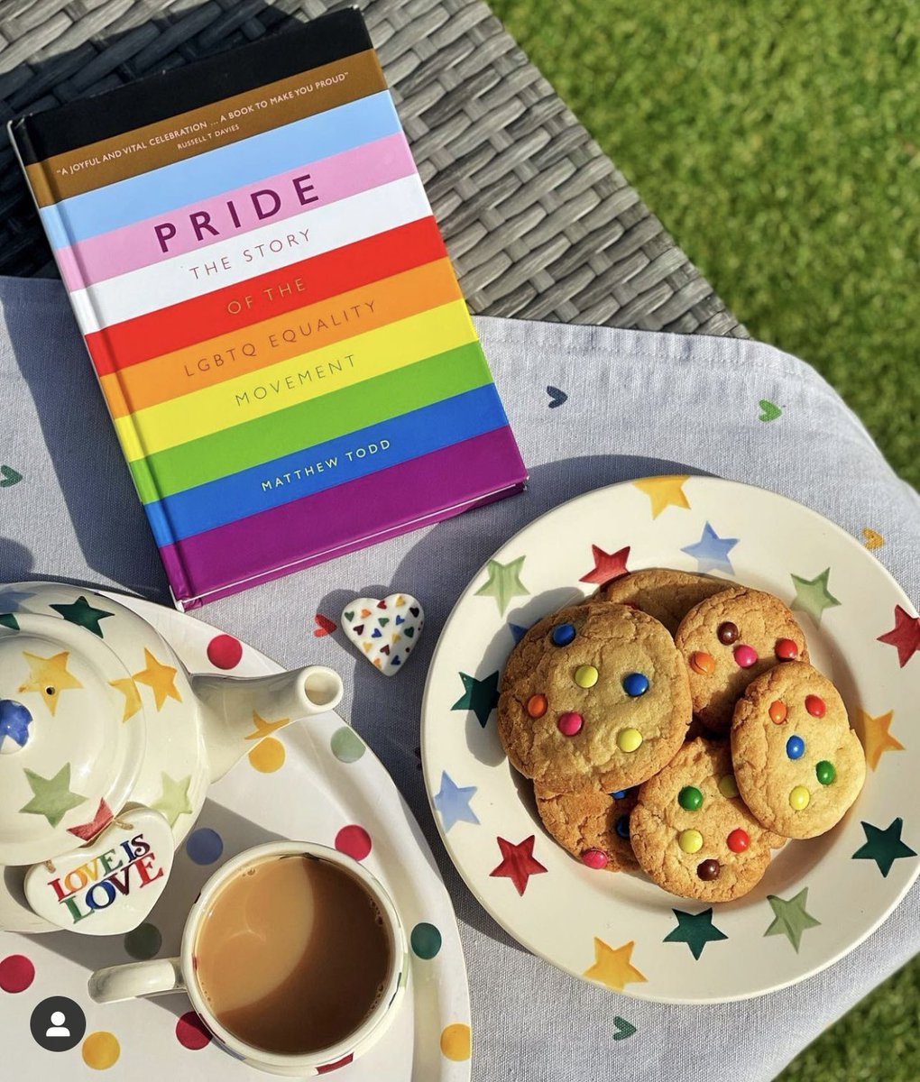 MrMatthewTodd's tweet photo. In case you’re feeling festive… 🏳️‍🌈🏳️‍⚧️❤️ #pride #gaypride2022 #lgbt #lgbtq #loveislove (thanks to instagram/mr5_field for the picture ) https://t.co/DOl9yIkbJ4