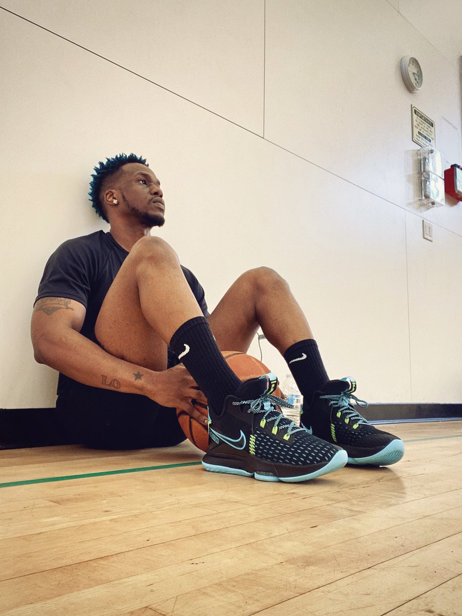 iamIcebergSlim's tweet photo. I’m ready to shoot my shot… https://t.co/qP1mVc16Zl