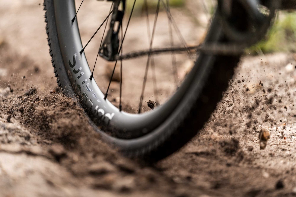 Embrace Your Wild Side with The New Alta Gravel Wheelset from Parcours #ridefurther #rideparcours #thinkwider @rideparcours @competepr endurancesportswire.com/embrace-your-w…