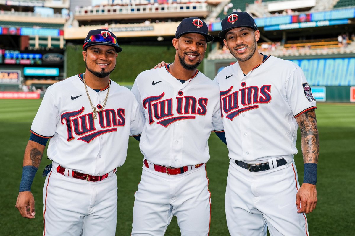 Twins's tweet image. RT for a chance to win an autographed baseball from Arraez, Buxton, or Correa!

Then go cast your votes for ABC before Phase 1 voting closes today ➡️: twinsbaseball.com/vote