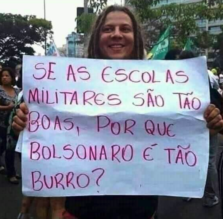 GadoDecider's tweet photo. Milico inteligente é mito. 🐮 https://t.co/1pafo0QlkH