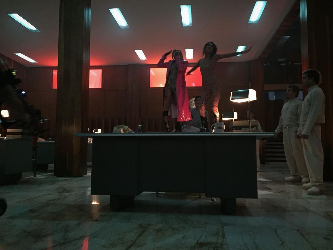 rebeldehola's tweet photo. ✨ | Confira mais algumas fotos dos bastidores do videoclipe Siempre Rebeldes. https://t.co/W2QpqmyWJ0