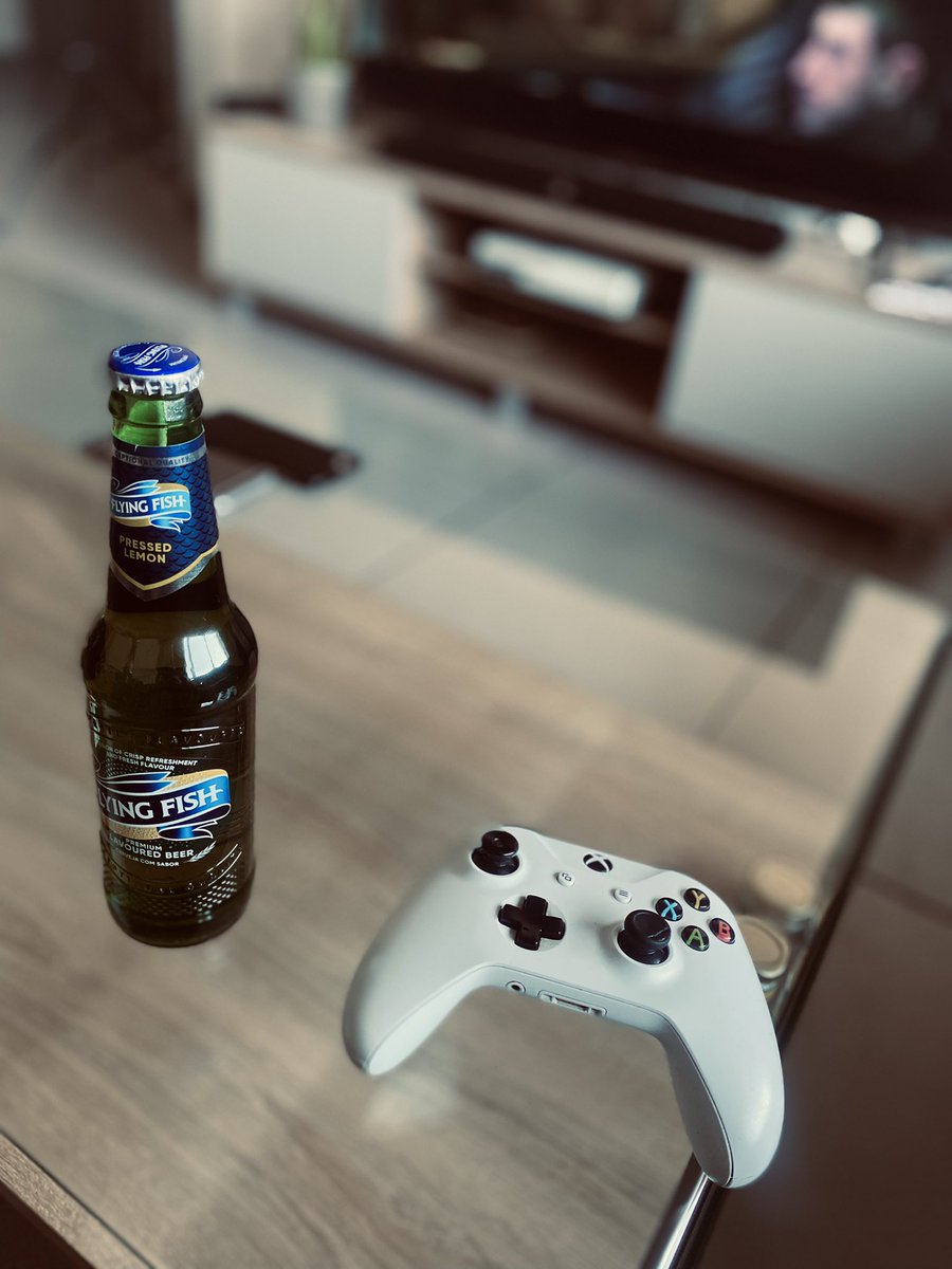 refreshing drinks, good energy
<a href="/FlyingFishSA/">FlyingFish</a> 
#StuckInAnFFAd #FloWithIT