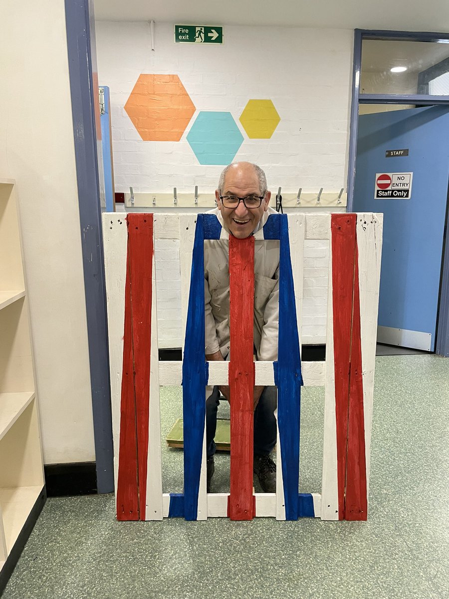 CN1Technology's tweet photo. Mr Said’s funfair creations ready for tomorrow’s belated jubilee event! #stocks #splattherat #recycle #funfair #jubilee https://t.co/uV8SX5YPqh