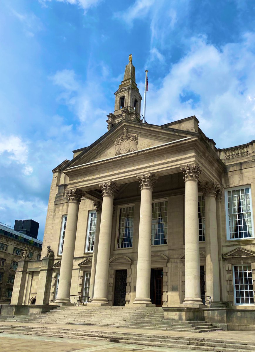 Vasilya2020's tweet photo. My first, and definitely not my last visit to Leeds. Birthplace of the famous UK brand of Marks &amp; Spencer and a melting pot of culture, art, food and architecture. Great city! #travelphotography #leeds #placestovisit #exploring #Museums #heritage #england 🇬🇧 https://t.co/4zwrFUOuHj