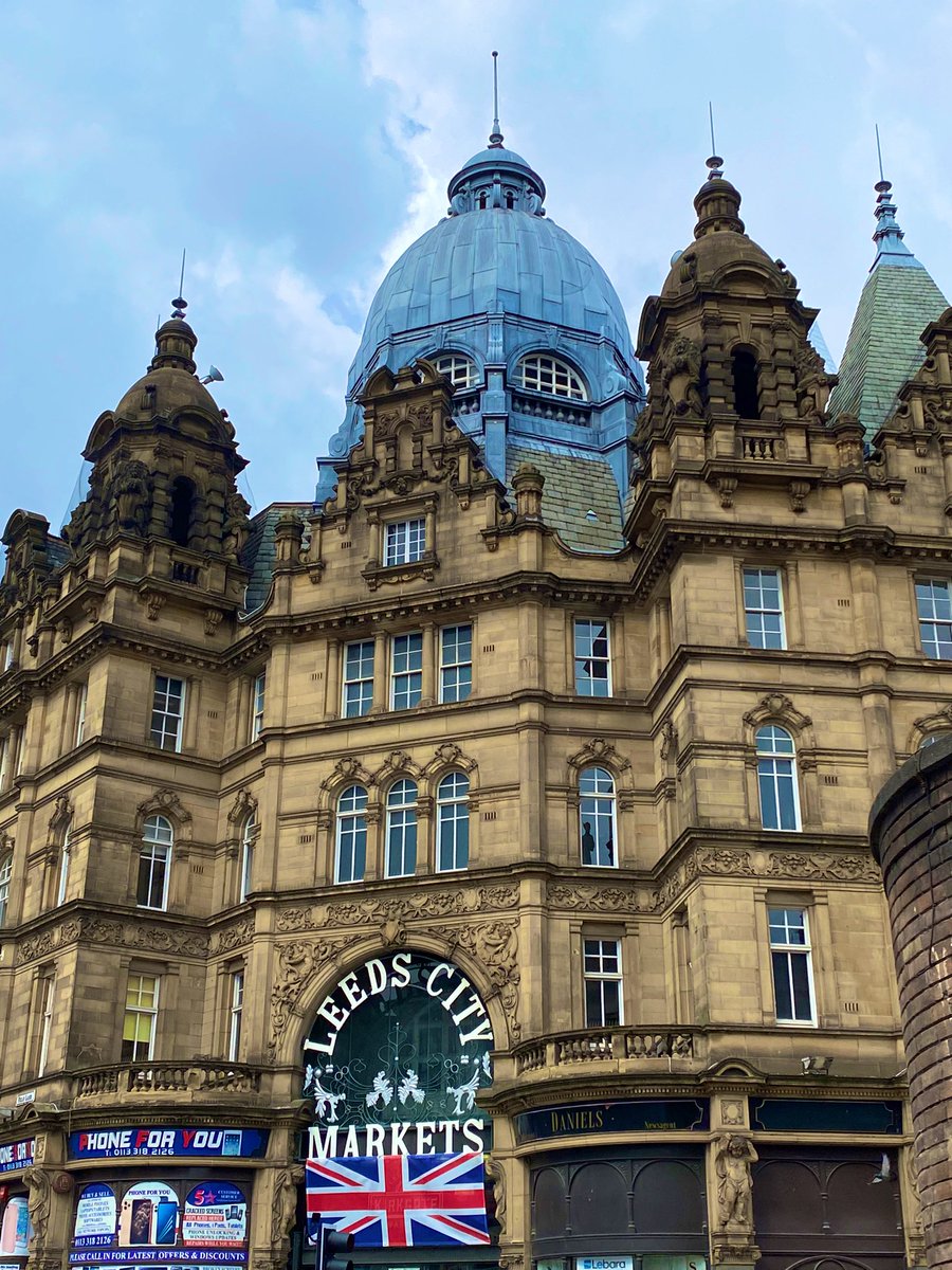 Vasilya2020's tweet photo. My first, and definitely not my last visit to Leeds. Birthplace of the famous UK brand of Marks &amp; Spencer and a melting pot of culture, art, food and architecture. Great city! #travelphotography #leeds #placestovisit #exploring #Museums #heritage #england 🇬🇧 https://t.co/4zwrFUOuHj