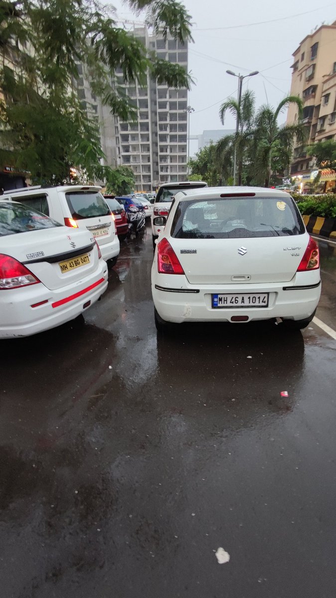 ashrafally's tweet photo. @Navimumpolice this car has blocked my way, i am unable to take my car reverse, since 30.mins no one is here, i am still waiting, what parking is this https://t.co/iaRbAuHTAf