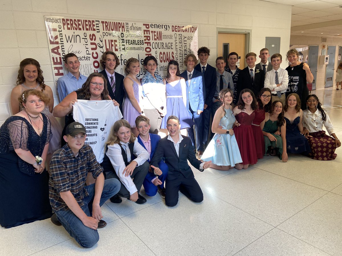 MsShapton's tweet photo. That’s a wrap, Class of 2022! 8B, my unicorn class 🦄 who knew they were always listening?! 😉@shdhspanthers https://t.co/pwAuL8J0P7