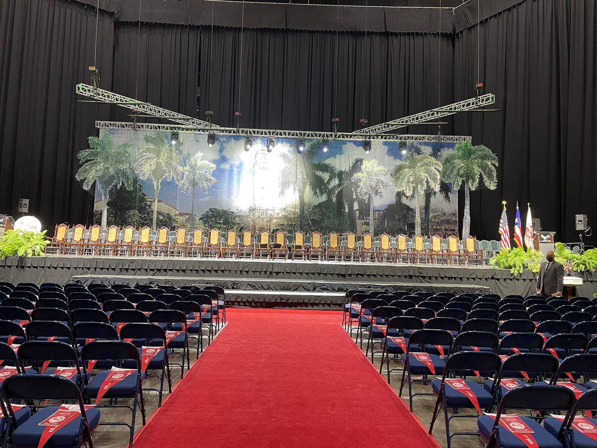 uprrp's tweet photo. Ya está todo preparado para recibir a los 2,523 graduandos 👩🏽🎓👨🏼🎓🧑🏼🎓🧑🏽🎓👨🏿🎓quienes reciben hoy sus títulos de doctorado, maestría, bachillerato y certificaciones profesionales. ¡Enhorabuena! #GradUPRRP2022 #Clase2022 #801x100pre #yoamolaiupi #uprrp🐔 #iupi @UPR_Oficial @iupialdia https://t.co/z5S5BUSfny