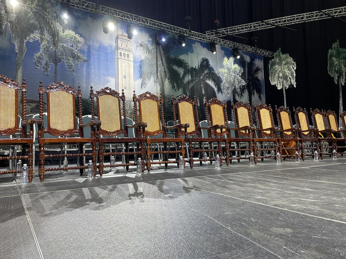 uprrp's tweet photo. Ya está todo preparado para recibir a los 2,523 graduandos 👩🏽🎓👨🏼🎓🧑🏼🎓🧑🏽🎓👨🏿🎓quienes reciben hoy sus títulos de doctorado, maestría, bachillerato y certificaciones profesionales. ¡Enhorabuena! #GradUPRRP2022 #Clase2022 #801x100pre #yoamolaiupi #uprrp🐔 #iupi @UPR_Oficial @iupialdia https://t.co/z5S5BUSfny