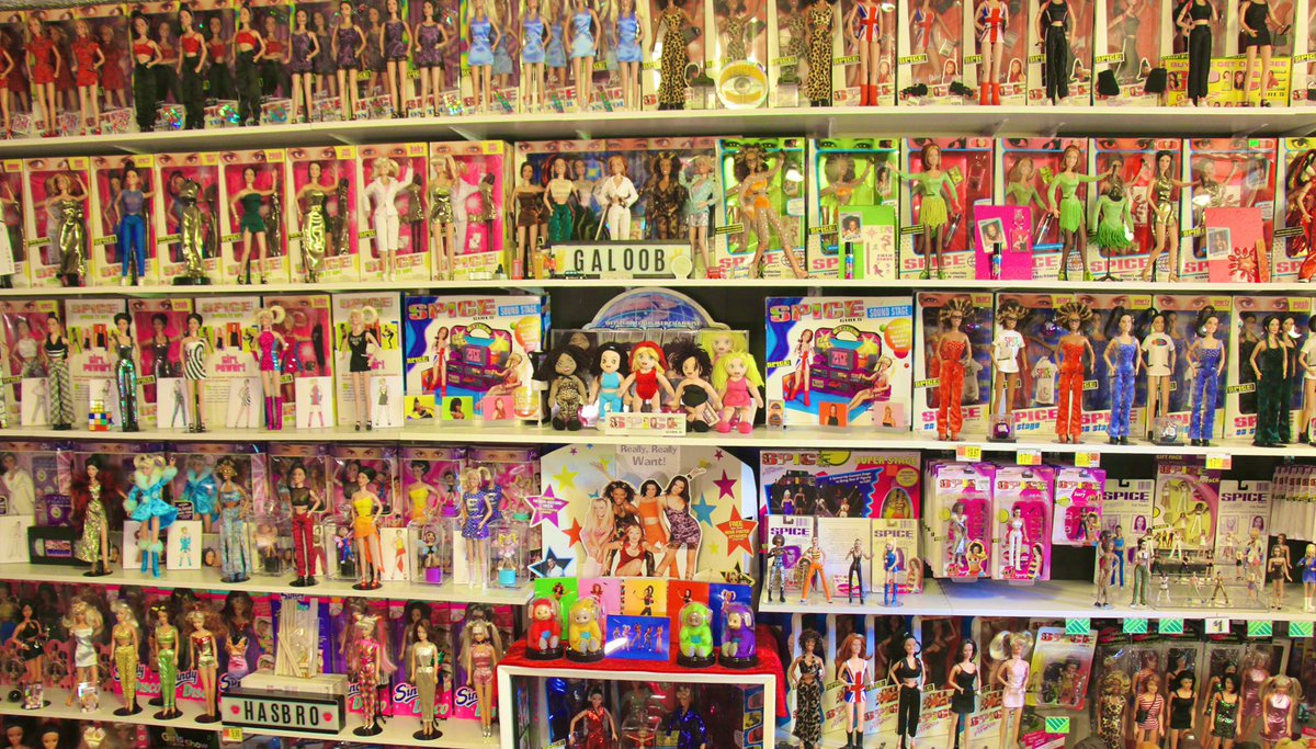 AdamWeatherly's tweet image. I need more room for @spicegirls dolls 😭. #spicegirlsproblems #Spicegirlsdolls