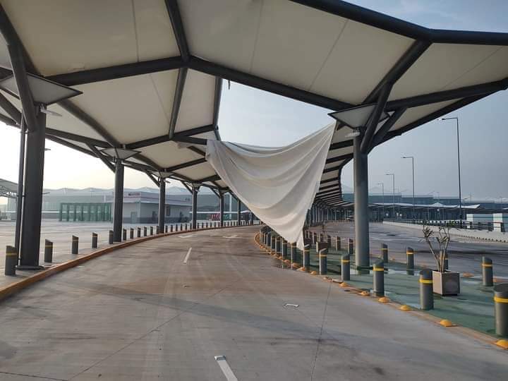 AXL_BELFORT's tweet photo. El AIFA luce abandonado, descuidado, sin mantenimiento e inconcluso. Muchos de los trabajadores ya no están ahí después de la inauguración y el monstruo aquel, se ha quedado a medio nacer.

Ojalá ya no gasten más dinero en él, y nos den un poco más de margen al cerrarlo en 2025. https://t.co/LyJtFcSuxx