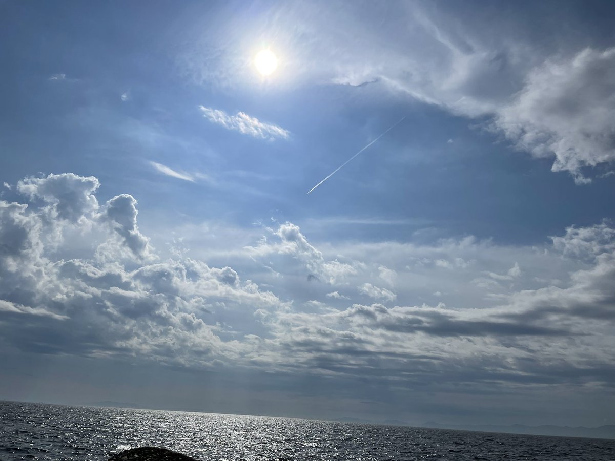 自分の目に映るものを❄️
ジャッジしない☀️

善・悪
白・黒
正しい・間違い

全ての感じるものを🌈
フラットにとらえる🌏

すると
限りなく自由な自分に気づく🧖🏻‍♀️🧖🏼‍♂️
