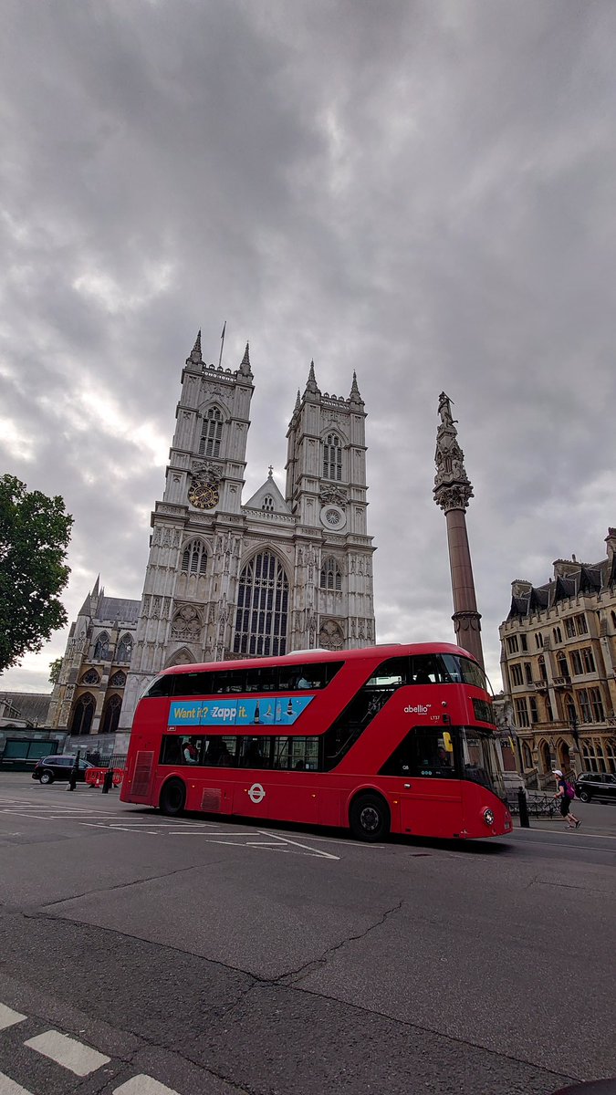 GraphicsTemplar's tweet photo. Westminster Abbey today looking like a moody concrete Darth Vader 🙄 https://t.co/GgjiLXEfv6