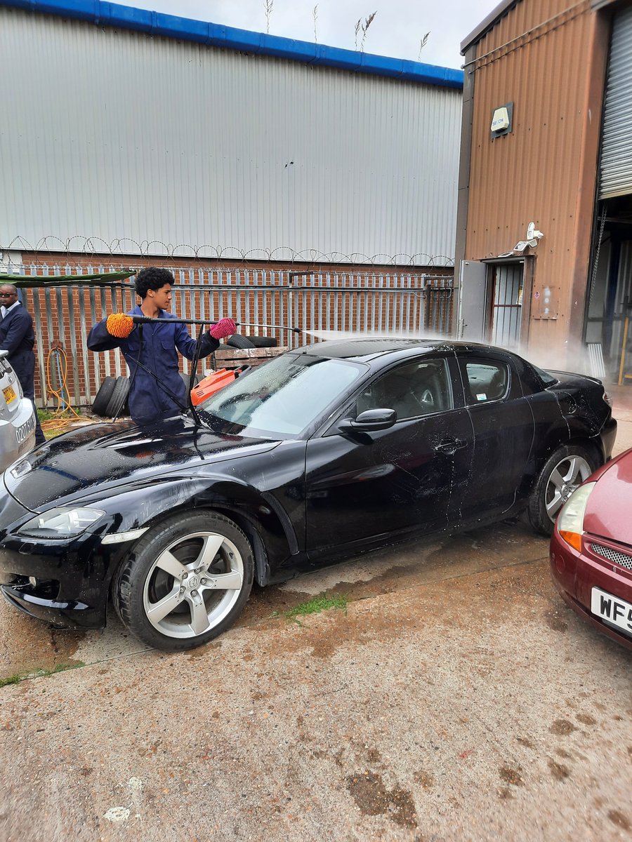 NewhamPrus's tweet photo. Today, our Year 10 students' completed their final practical assessment for their C&amp;G Level 1 Award in Motor Vehicle Maintenance... Well Done Everyone #CarValeting #CreatingFuturesProgramme 🚗🥳🔧🎉🪛 https://t.co/9eg0abXnu0