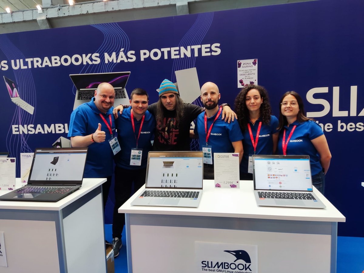 slimbook's tweet image. Se ha acercado a hacerse una foto con nosotros alguien que no sabemos quién es 🤔🤔 se parece a @chemaalonso no?? @OpenExpoEurope #OpenExpo2022 #Madrid #slimbook