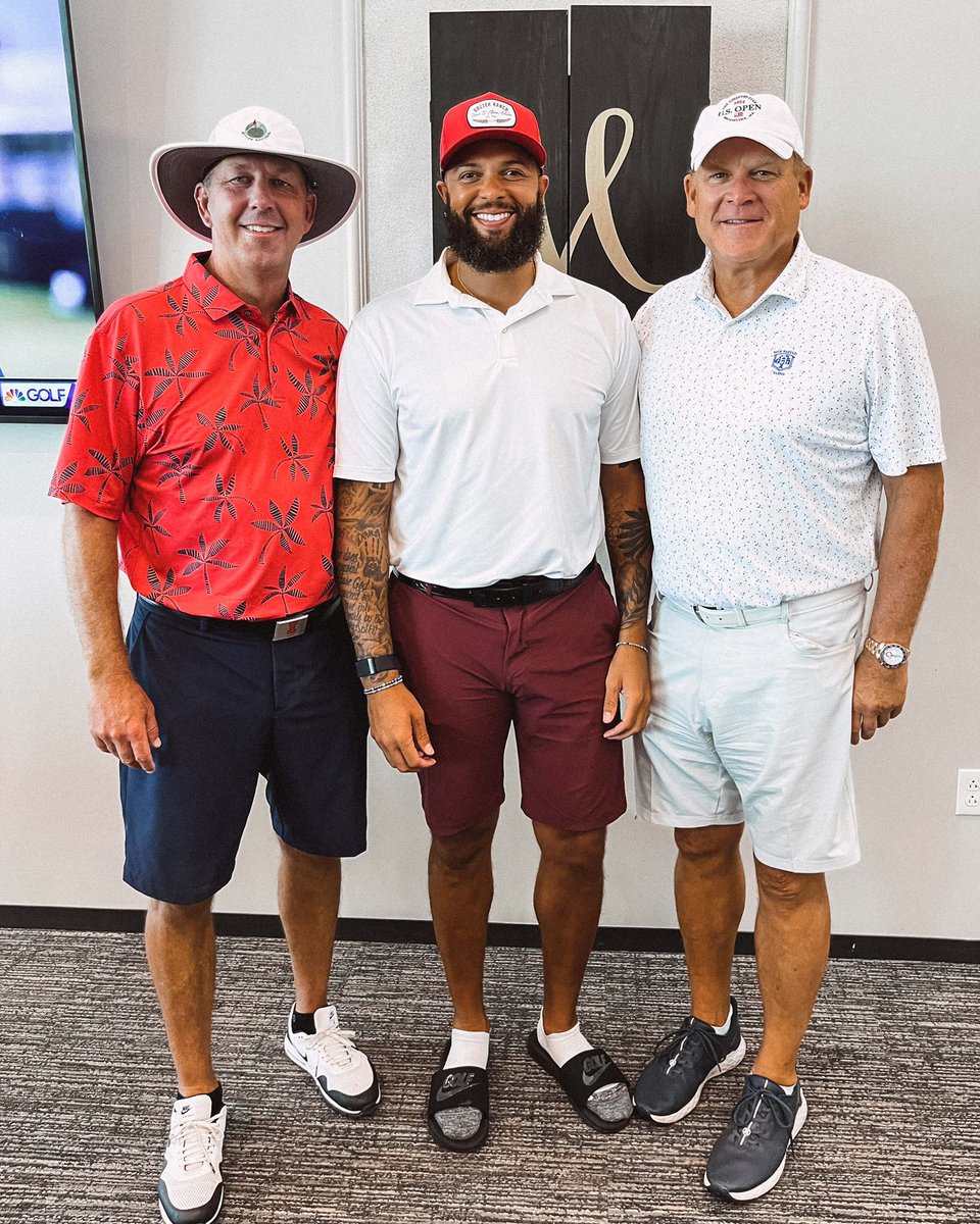 Got together with one of our all-time greats @DeronWilliams for a round… @MikeSmall4 wasn’t too bad either😂 #Illini