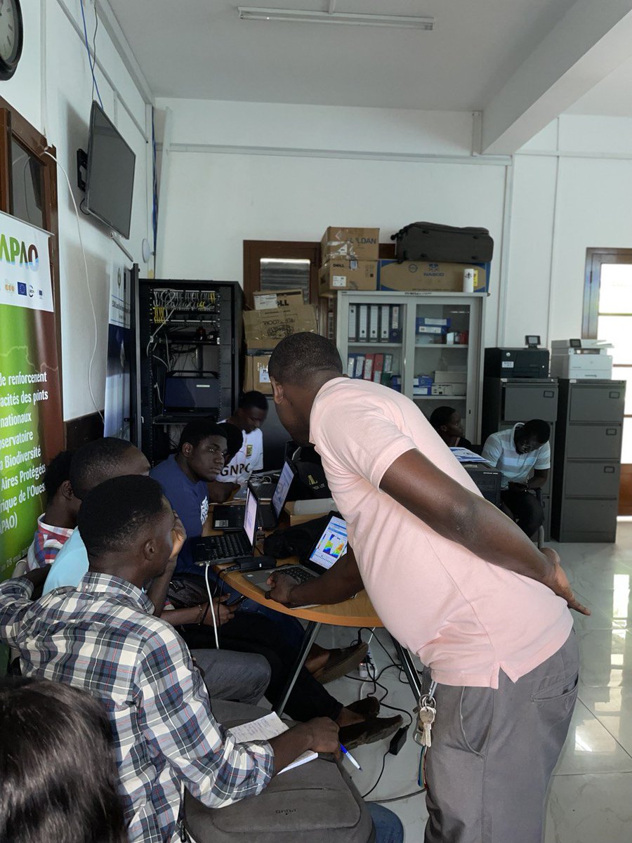 ikwills's tweet photo. Ocean colour tutorial with the interns last week. MODIS Aqua v Sentinel 3 #tbt #TBThursday #eStation https://t.co/rSfAbHkFXG
