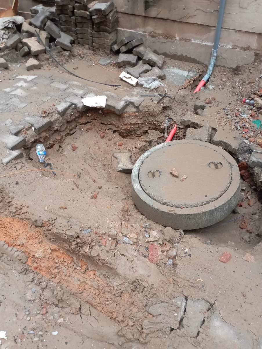 SpvResidents's tweet photo. Dear @airtelindia @Airtel_Presence @airtelindia @Airtel_Presence
Been weeks your digging work in #sarvapriyavihar #newdelhi is on and left to the mercy of gods! Our complaints r Ignored Now #Rains & #openpits is leading to havoc ! PLEASE HELP ITS URGENT😰😰 https://t.co/bKoUGnuhl3