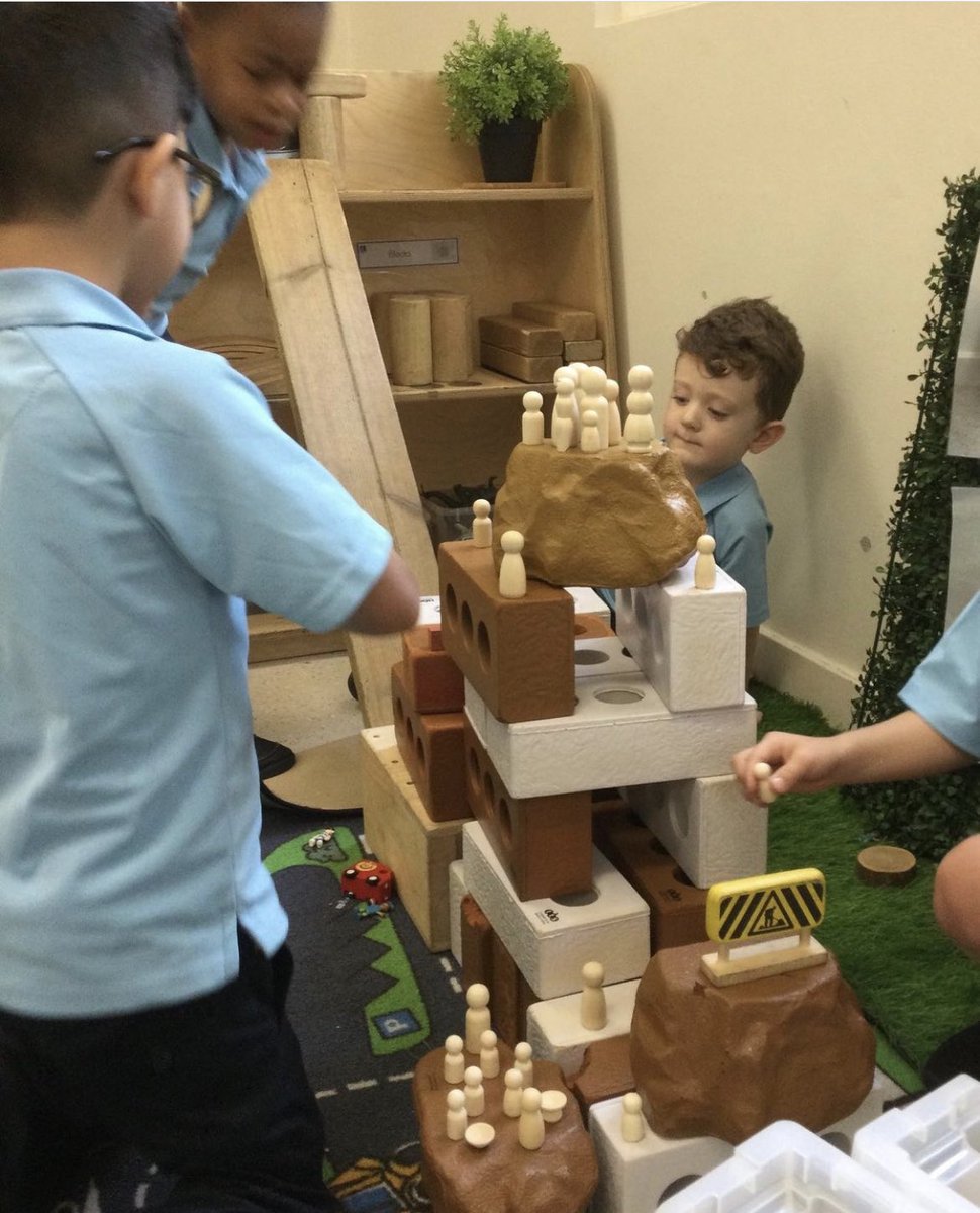 gems_khail's tweet image. Master builders in FS1 planning, designing and creating!
#limitlesslearning #limitlessfun #smallhandsbigideas