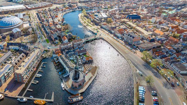 Gemeenten komen vanaf 2026 structureel middelen tekort om hun taken uit te voeren. Dit tekort loopt daarna elk jaar verder op. <a href="/COELO_nl/">COELO</a> heeft de financiële gevolgen van het coalitieakkoord in kaart gebracht: vng.nl/nieuws/coelo-g… #gemeentefinanciën, #gemeentefonds #accres