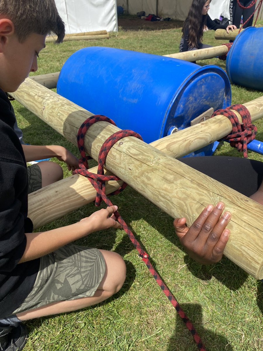 GeorgeSpicerSch's tweet photo. Year 6 are embracing their inner “Macgyver’s” with buggy building today #GSPSResidential #knotskills #teamwork #probuilders https://t.co/WLFE4utLBo