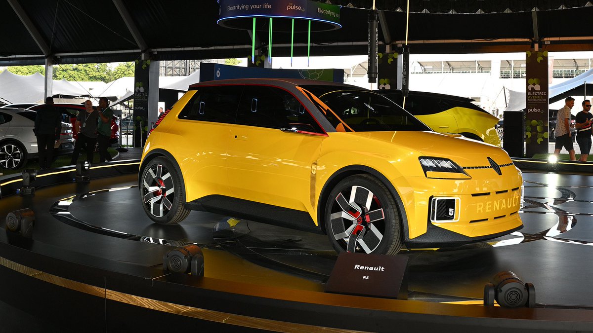 Renault_RS's tweet photo. Renault je na ovogodišnjem #Goodwood festivalu bio prisutan sa Renault #Megane #ETech 100% #electric i #Renault5 Super Production na stazi, a sa Renault 5 #Prototipe na izložbenom štandu. https://t.co/b9gjp332Gc