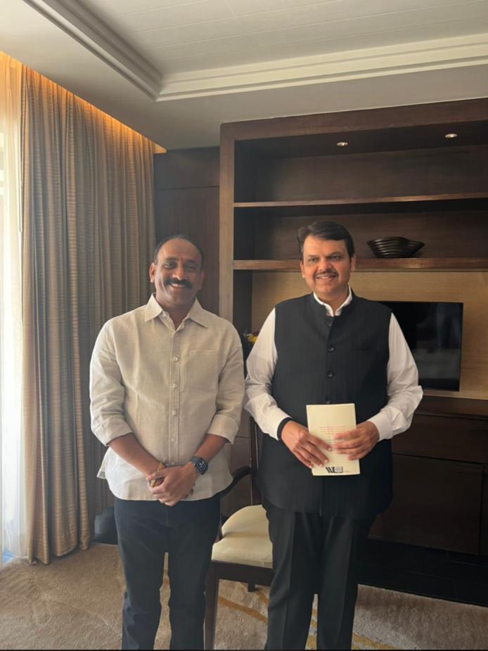 Milan_k9's tweet photo. ना तेरे जैसा कोई था 
ना हि कोई और हो सकता 
क्योकी हम राजनीती के कम
तेरे हौसले के ज्यादा दिवाने है !

देवेंद्र भाऊ,हम तुम्हारे साथ है!

#लोकनेता
#देवेंद्र_फडणवीस
#मी_फडणवीस_समर्थक
#keep_calm_and_trust_deva_bhau

@Dev_Fadnavis 
@Kalyanshetti_S
@BJP4Maharashtra https://t.co/ewM9wbS221