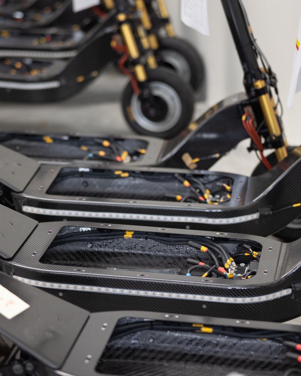 The S1-X uses an incredible battery achieving 12000W, with a control system to manage the torque delivery🛴
This system offers riders 5 power modes, including a boost function, allowing each rider to choose how and when to use this additional power🚀
#HelbizRacing <a href="/YComposite/">YCOM</a>