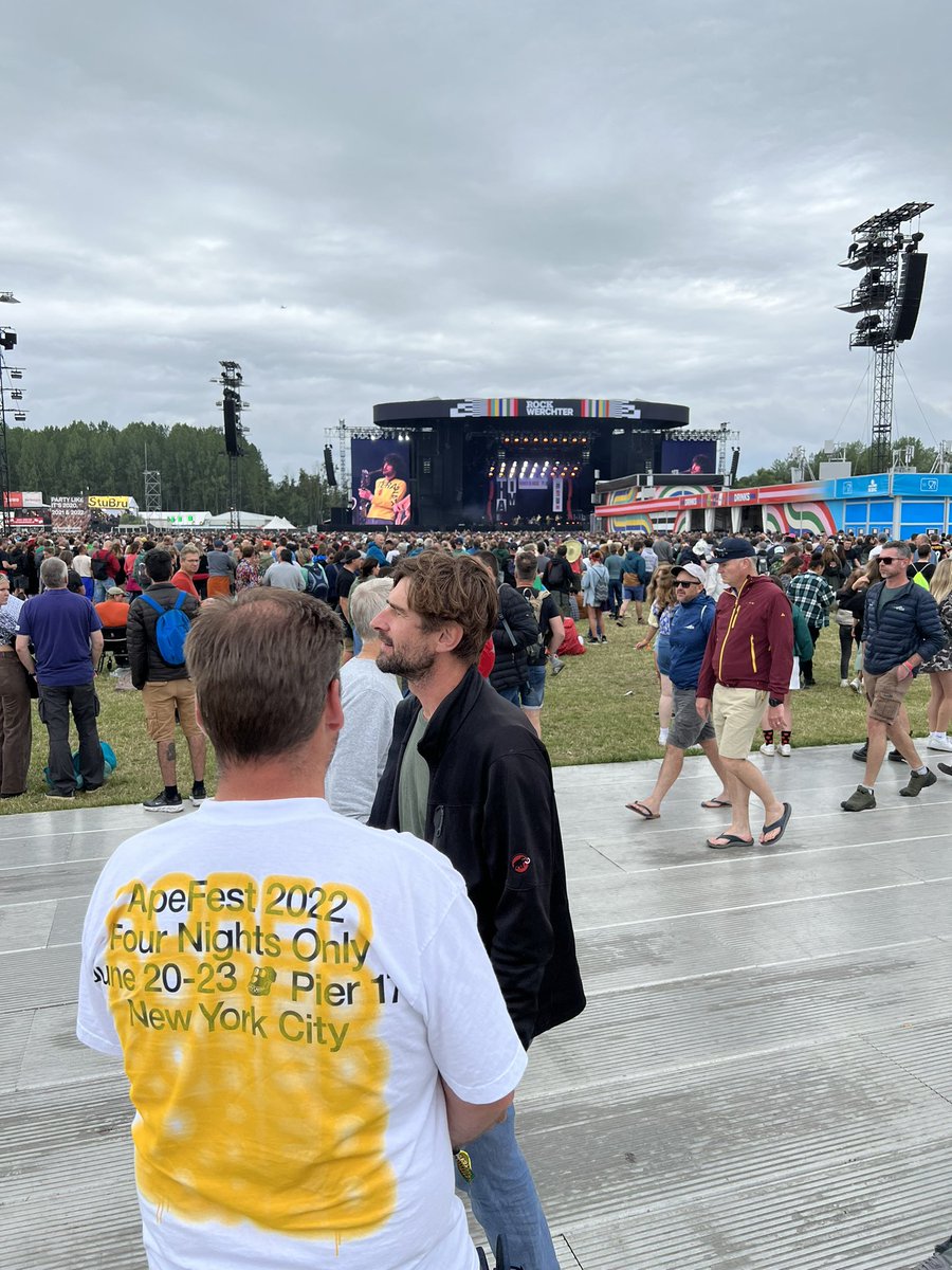 Marinodeg's tweet photo. #HAIM twice in one week on two continents , from #apefest to #RW22
#MAYC #BoredApeYC https://t.co/RK1YwN3FgL