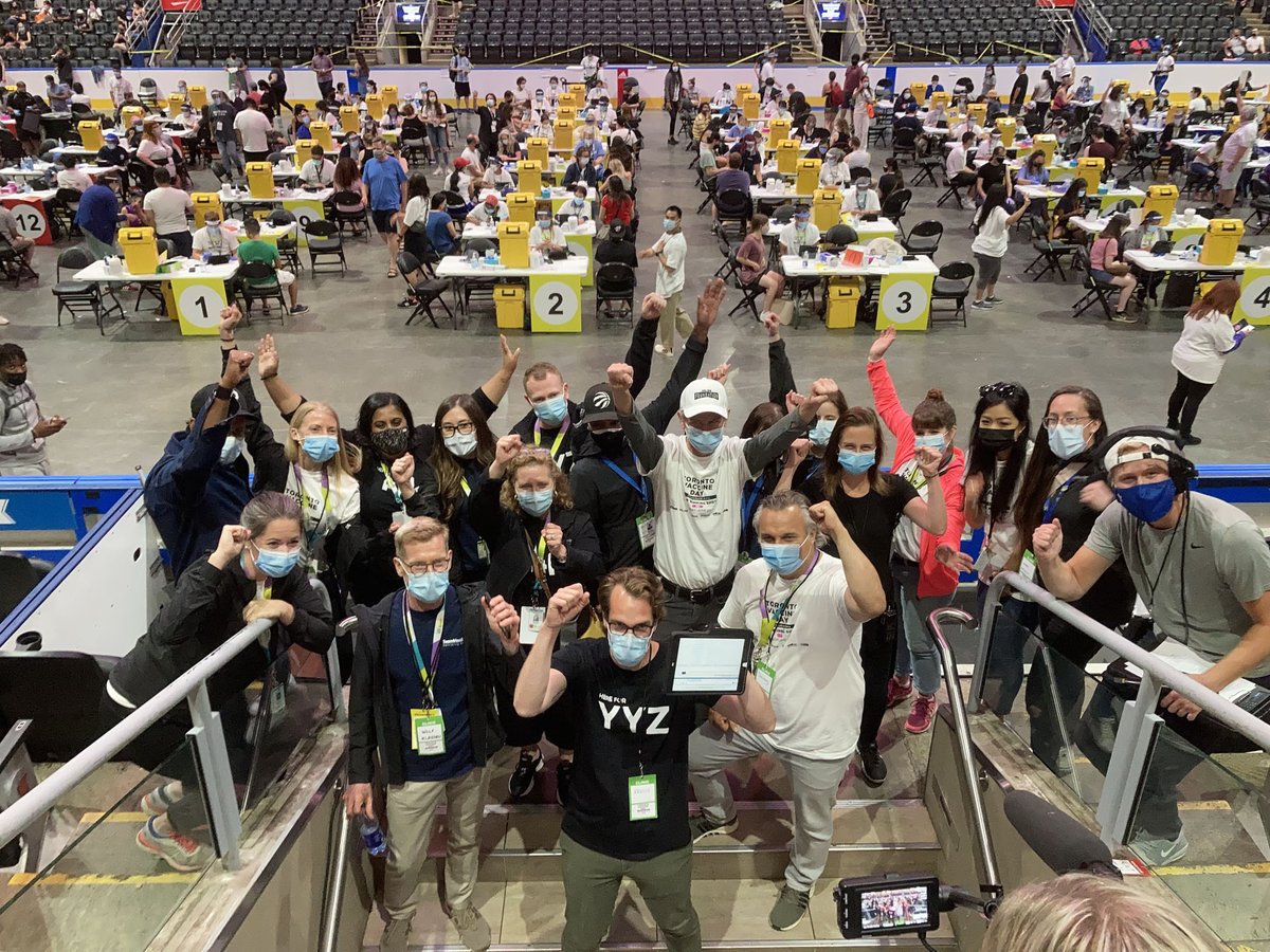 Just over one year ago, MGH with partners <a href="/UHN/">University Health Network</a>, <a href="/cityoftoronto/">City of Toronto 🇨🇦</a>, Maple Leaf Sports and Entertainment and <a href="/scotiabank/">Scotiabank</a> broke a world record by delivering 26,771 COVID-19 vaccine doses at @scotiabankarena! 👏👏👏 #TBT 1/3